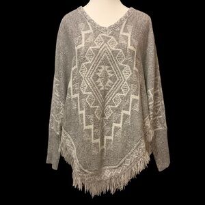 BLUENOTES GREY & WHITE AZTEC DESIGN PONCHO WITH SLEEVES/ Size S/M